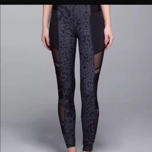 Lululemon leaped print leggings with mesh sides!